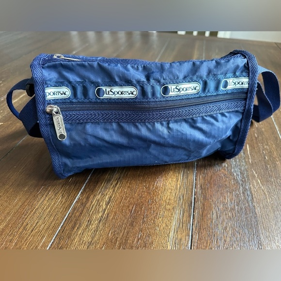 LeSportsac cross body bag - Picture 1 of 12